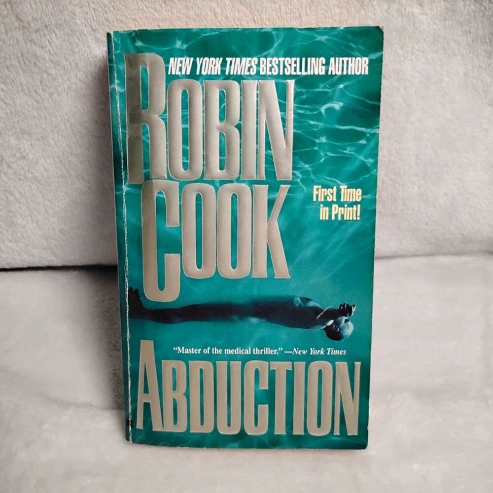 Abduction by Robin Cook Paperback